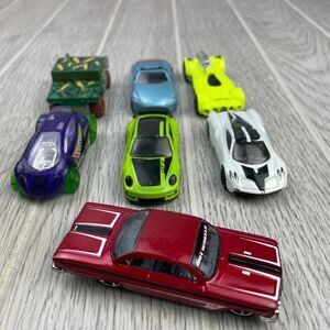 Hot Wheels/Maisto Lot of 7 Collectors Die Cast cars. Various